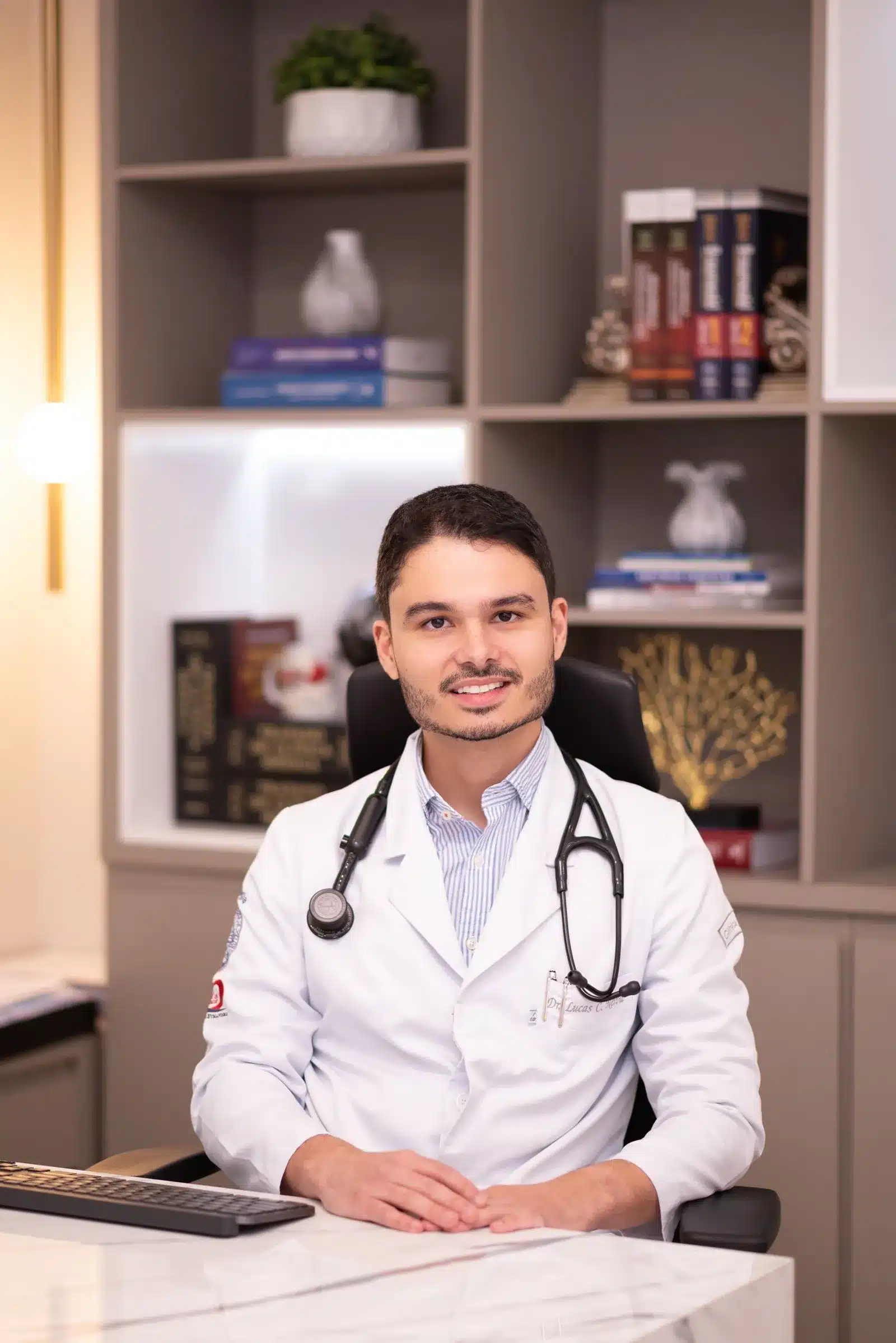 Imagem do Dr. Lucas Neiva na pré-consulta